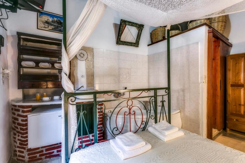 IFIGENIA TRAD.ROOMS IN OLDTOWN BY.MARIOS - 19