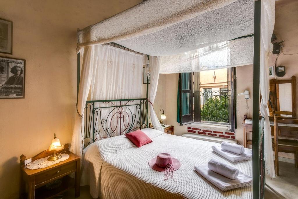 Ifigenia Traditional Rooms & Maisonettes - 7