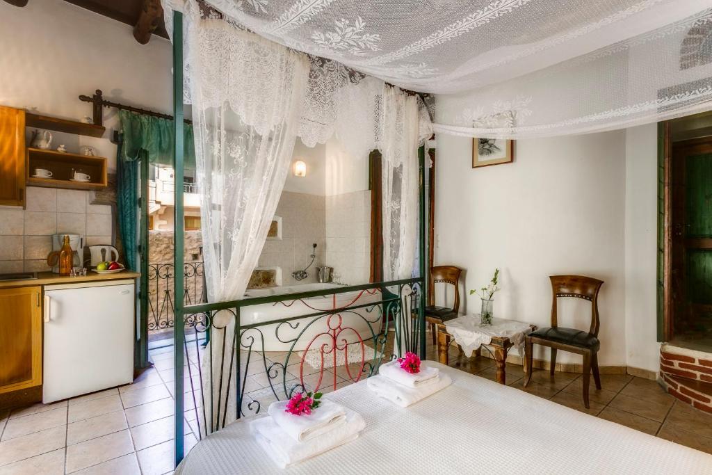 Ifigenia Traditional Rooms & Maisonettes - 16