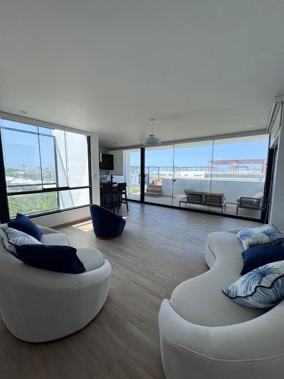 Beach House in Mejía with Private Beach and Pool