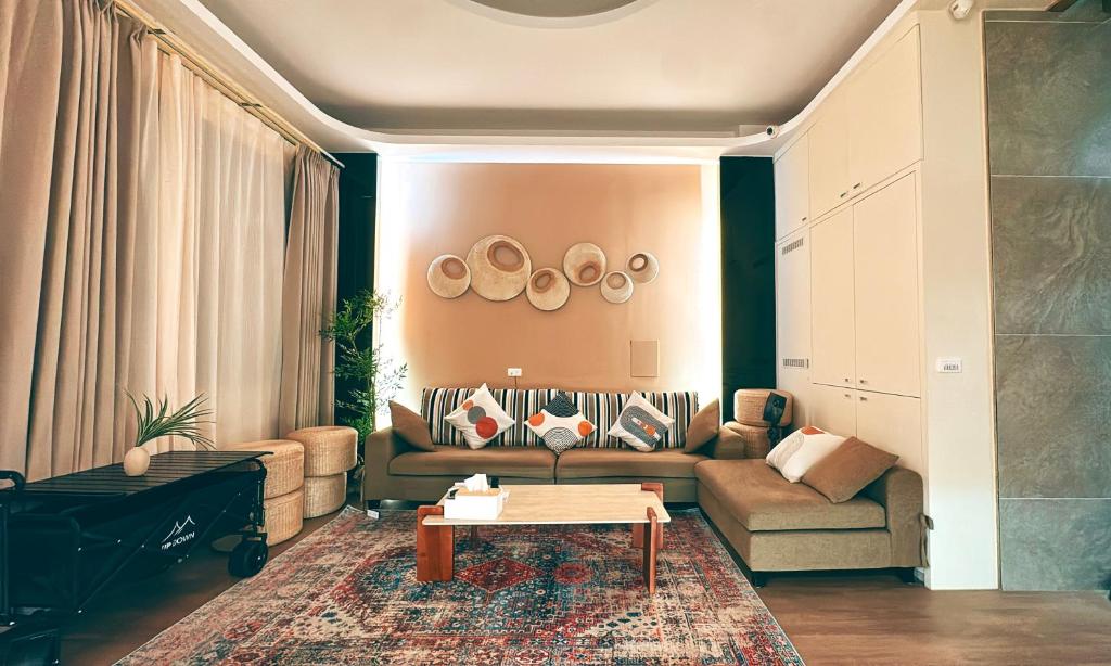 a living room with a couch and a table at 禾夏民宿Her Shot Inn in Hengchun South Gate