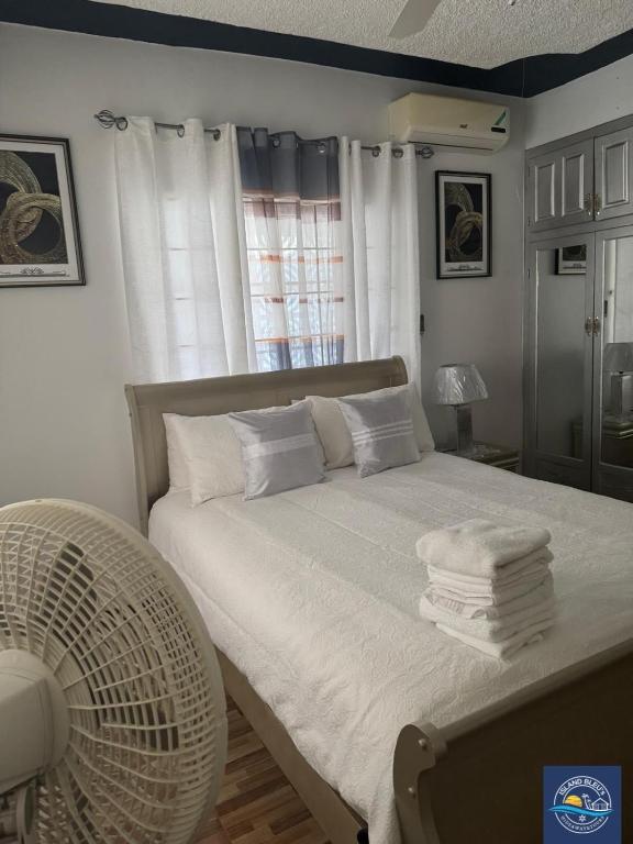Island Bleu Hideaway & Tours