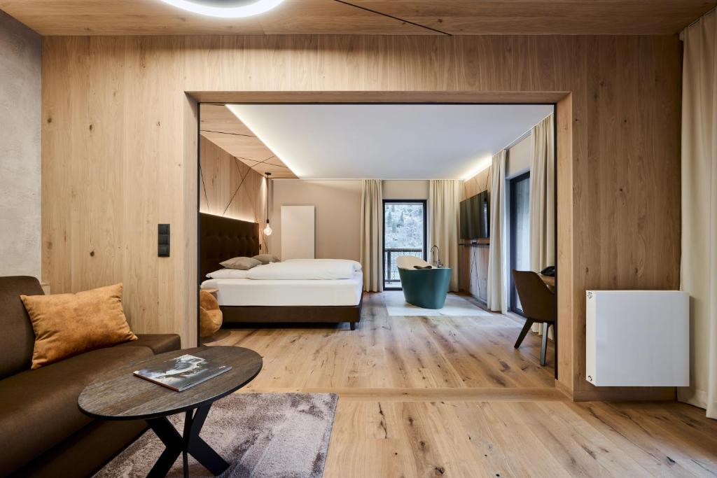 VALARA Alpine Art Hotel - 13