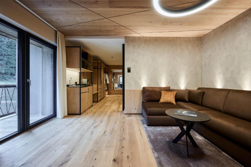 VALARA Alpine Art Hotel - 16