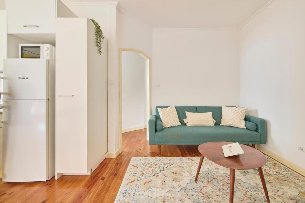 Lovely 2-Bedroom Apartment in Trendy Campo Ourique