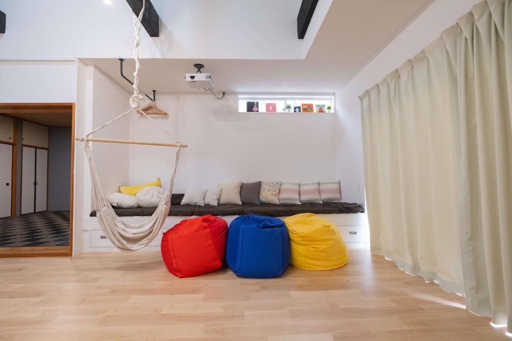 a room with four colored bags on the floor at 里山ハウス in Kamogawa