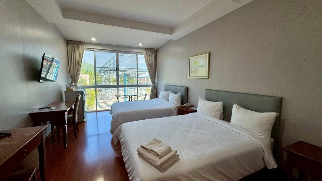 Baan Suan Khun Ta and Golf Resort - Deluxe Queen Room With Two Queen Beds