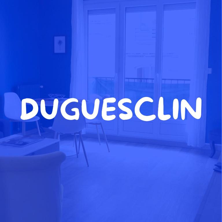 Duguesclin في لو هافر: لافتة نيون مكتوب عليها 