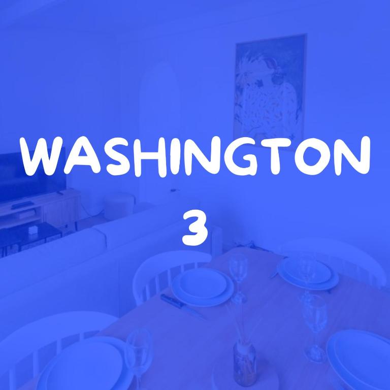 a room with three glasses on a table with blue lights at Appartement - Washington 3 in Le Havre