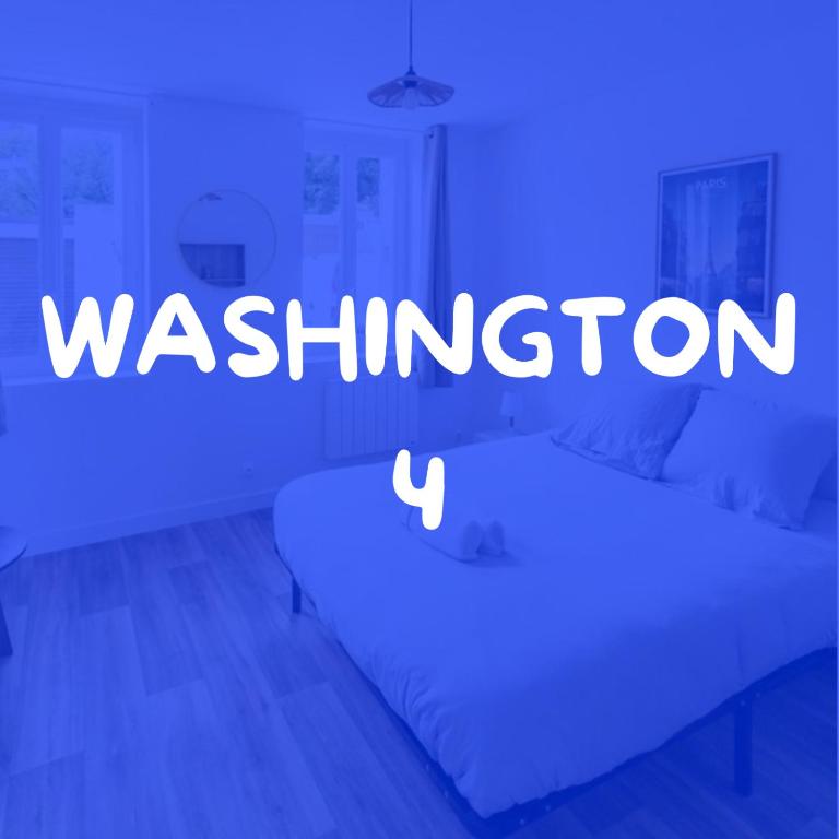 Washington 4 في لو هافر: غرفة بها سرير وإضاءة زرقاء