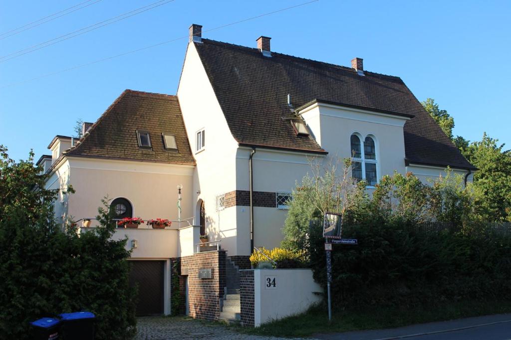a white house with a brown roof at Ferienwohnung Lahann in Saalfeld
