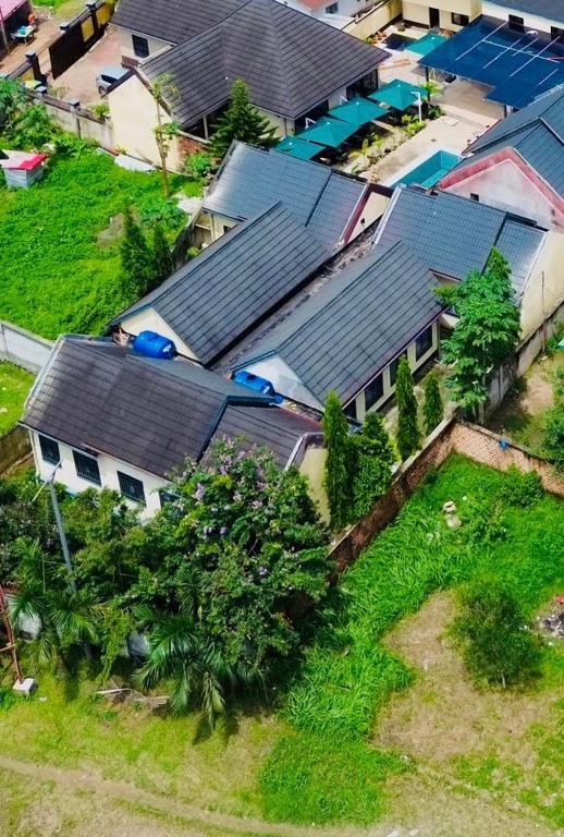 an overhead view of a group of houses and trees at La Mariette Hôtel & Resort in Kisantu
