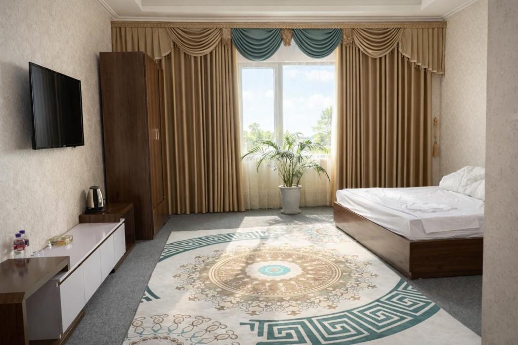 Cô Chung Hotel - Hizvo