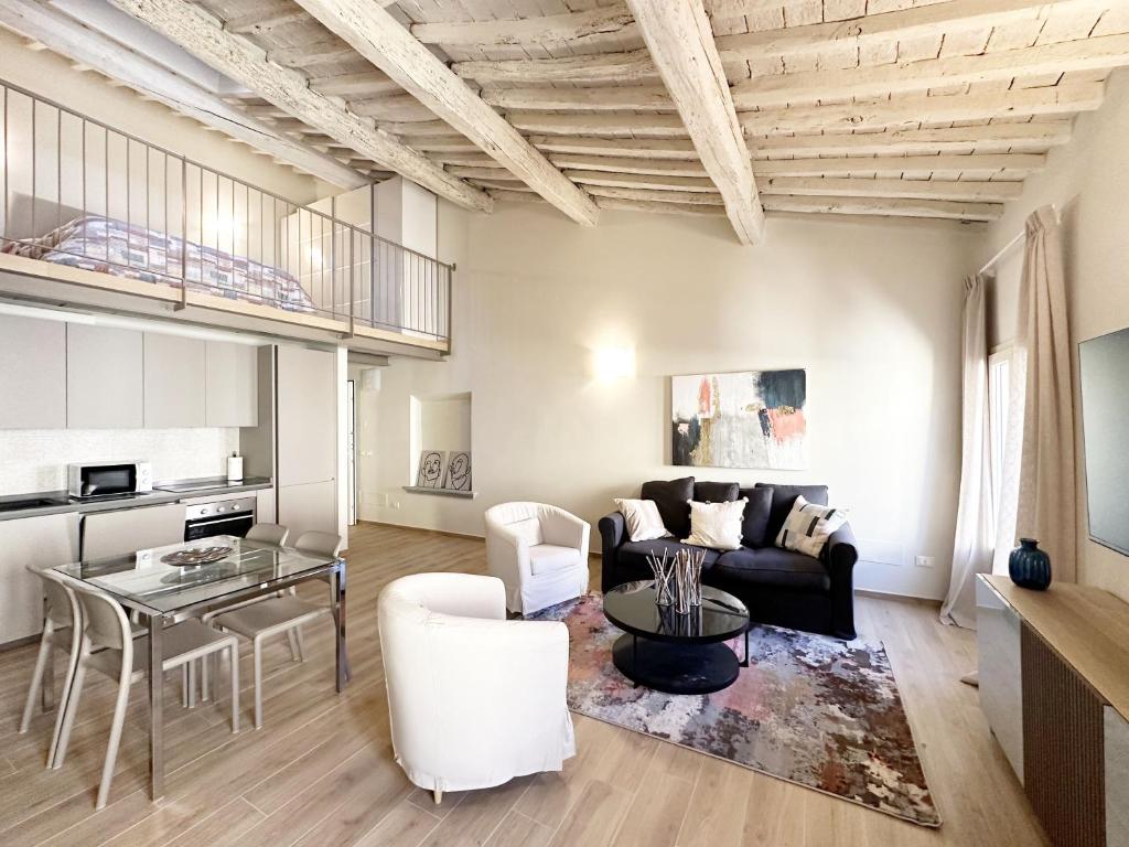 a living room with a couch and a table at Casa Lore in Pontedera