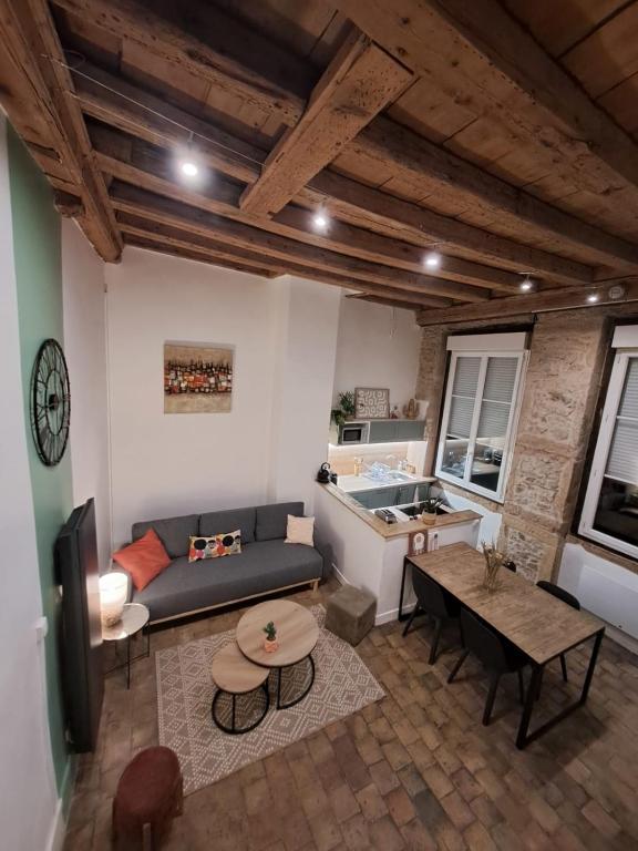 Spacious studio completely renovated right in the city center