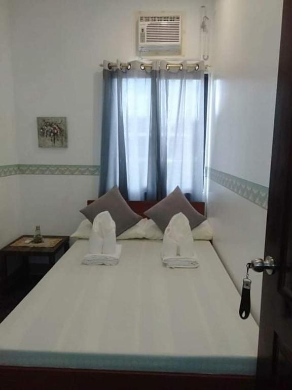 Fil-Can Hostel Coron 5