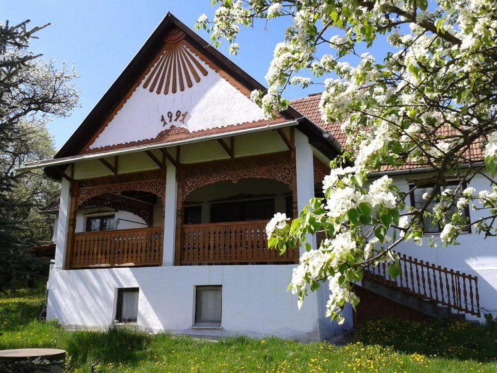 a house with a balcony on top of it at Kakasvári Vendégház in Gömörszőlős