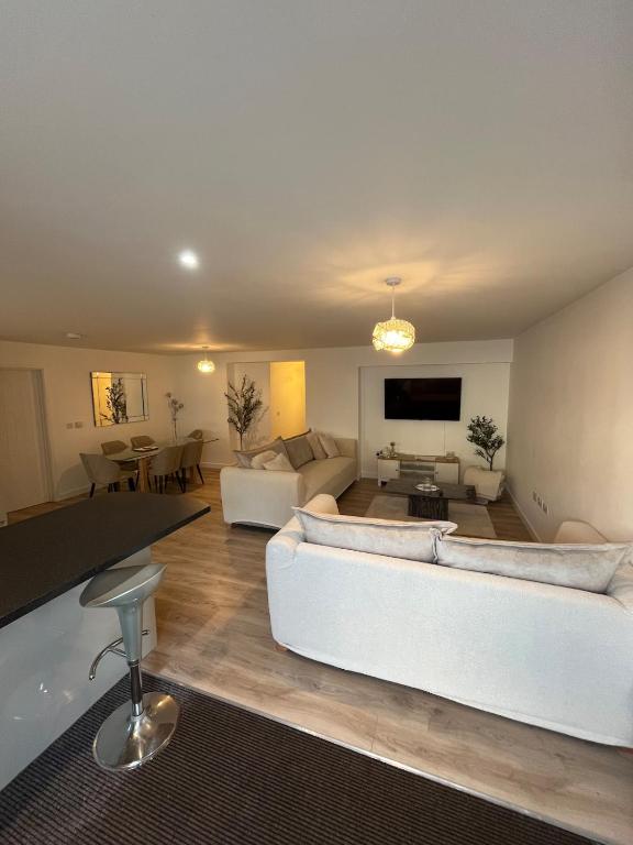 a living room with a white couch and a table at An Treth in Bude