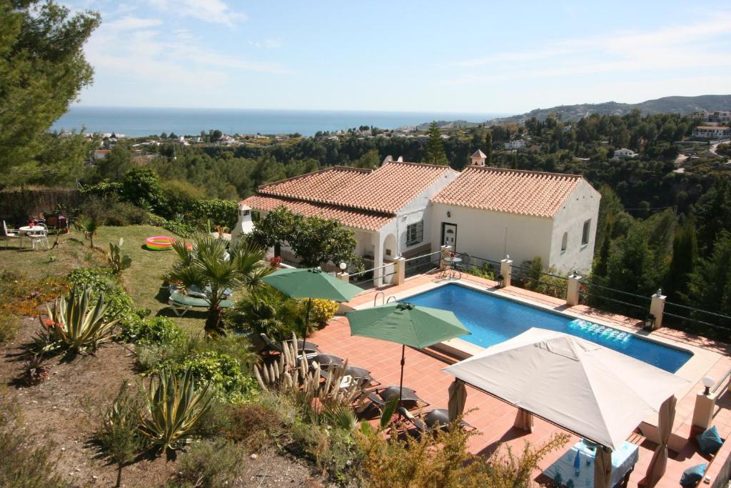 an aerial view of a house with a swimming pool at Villa Quinto Pino in Frigiliana