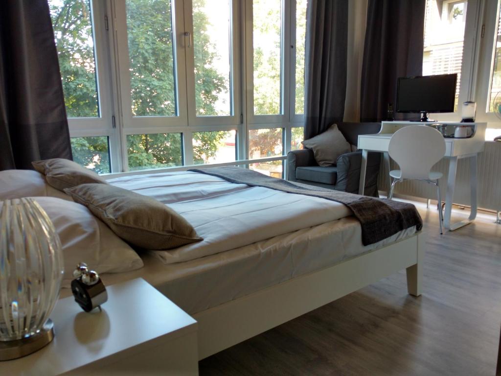 a bedroom with a bed with a large window at Midi Inn Parkhotel Mitte in Berlin