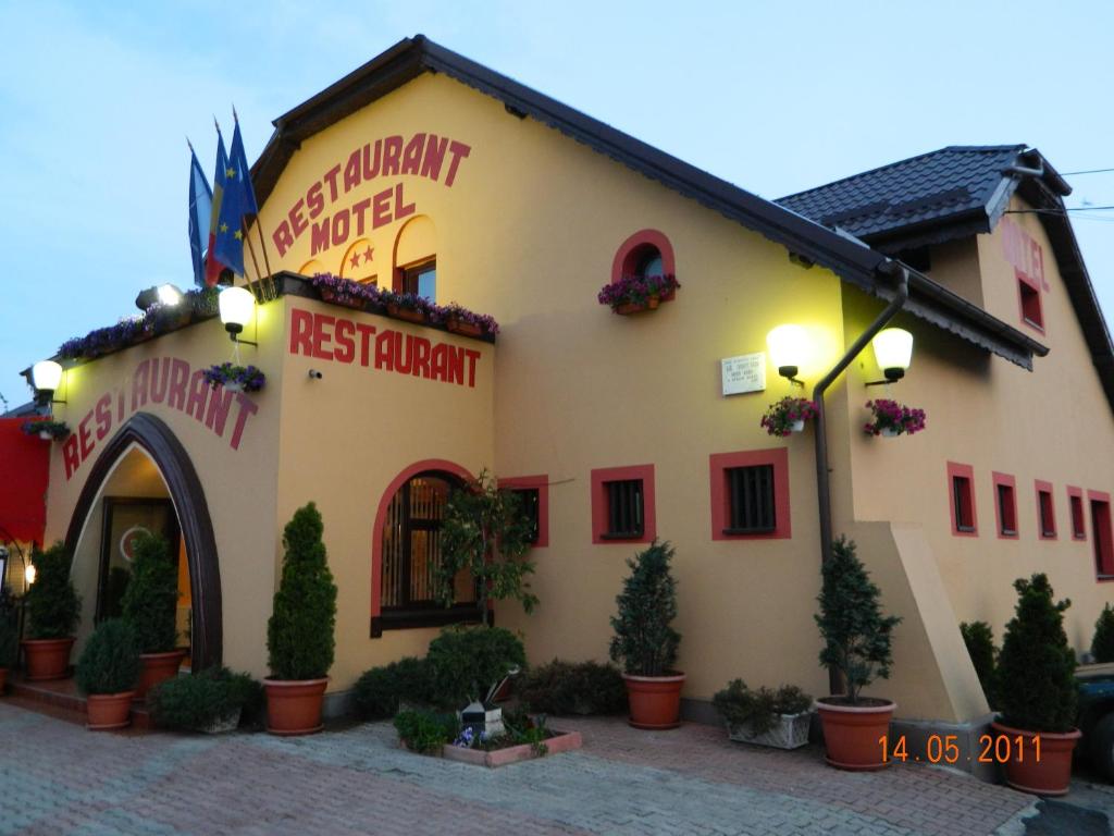 a building with red writing on the side of it at Complex Turistic Paralela'45 in Băicoi