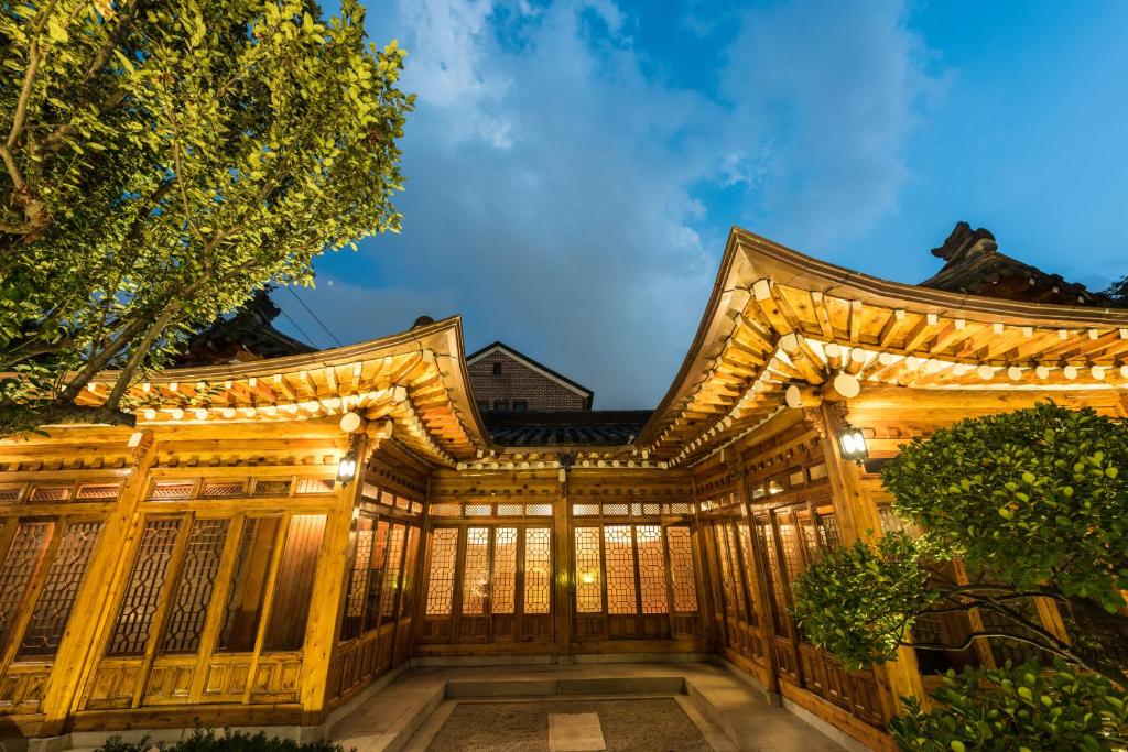 an asian style building with a wooden gate at Bonum 1957 Hanok and Boutique in Seoul