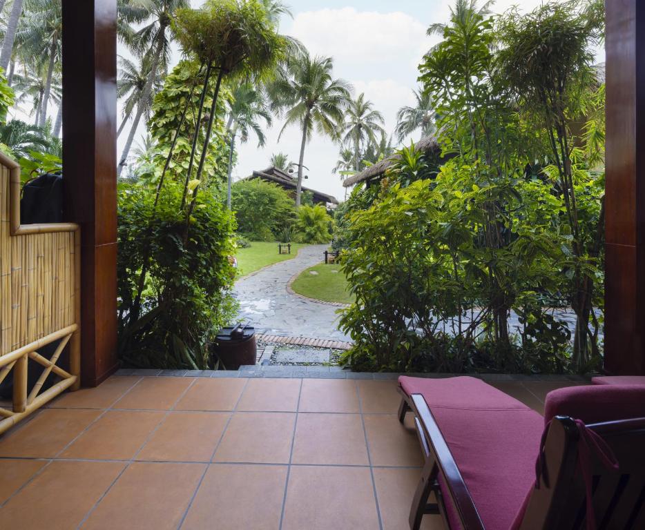 Seabreeze Deluxe with Private Balcony and Garden View