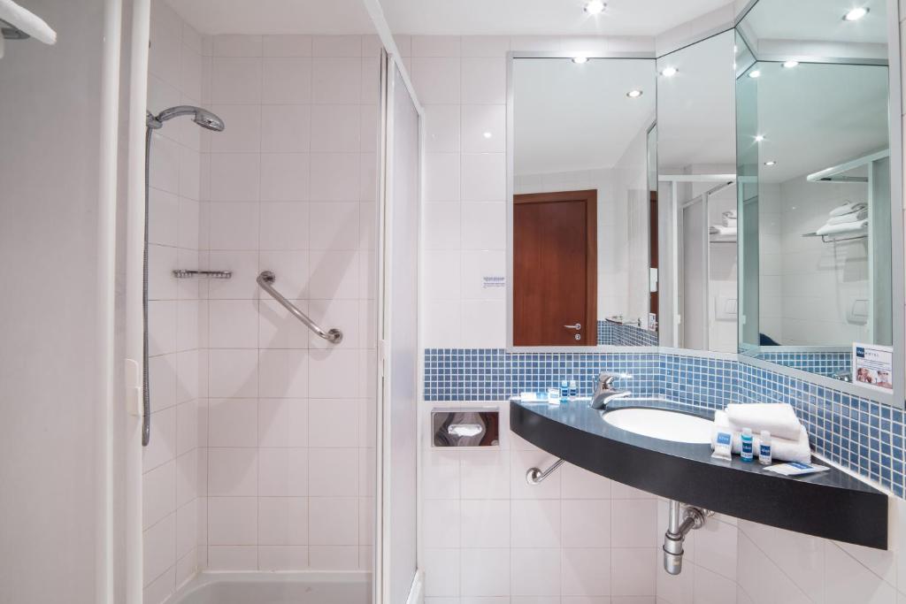A bathroom at Idea Hotel Torino Mirafiori