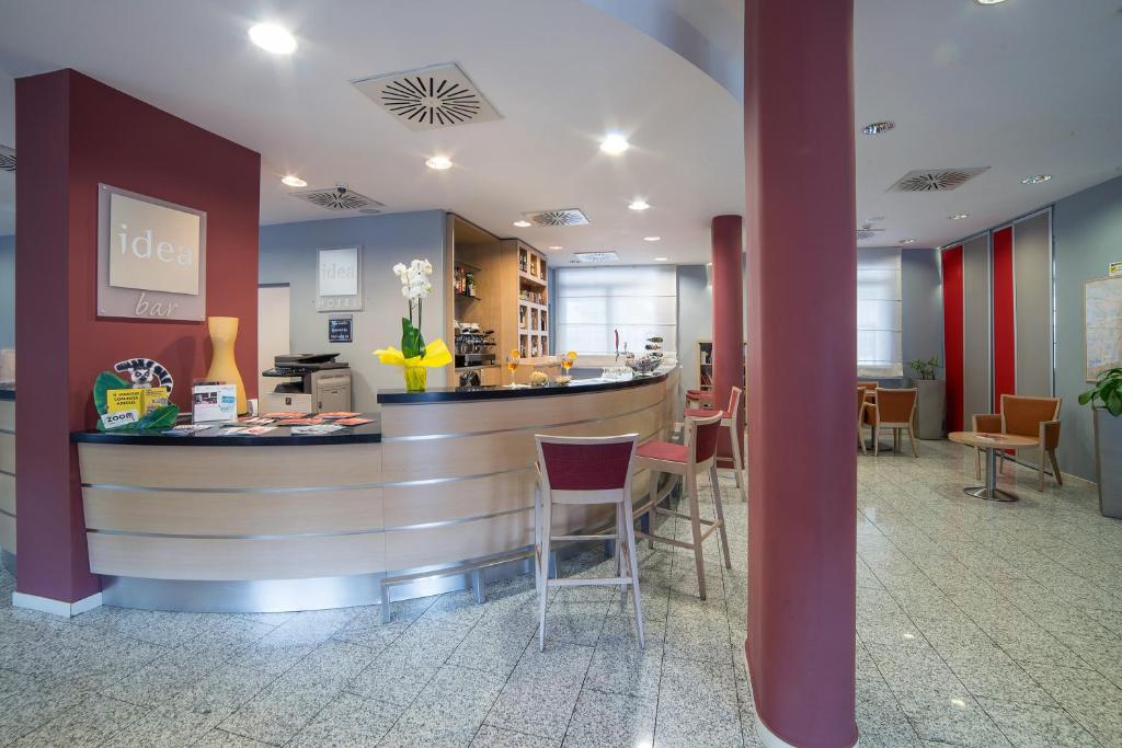 A kitchen or kitchenette at Idea Hotel Torino Mirafiori