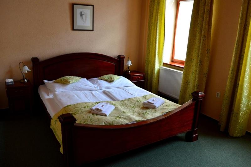 Postel nebo postele na pokoji v ubytování Hotel na Kafkové
