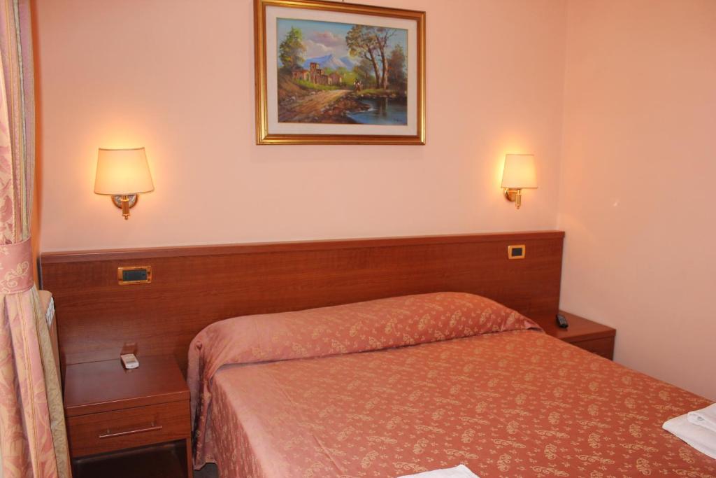 Postel nebo postele na pokoji v ubytování Hotel Aristotele