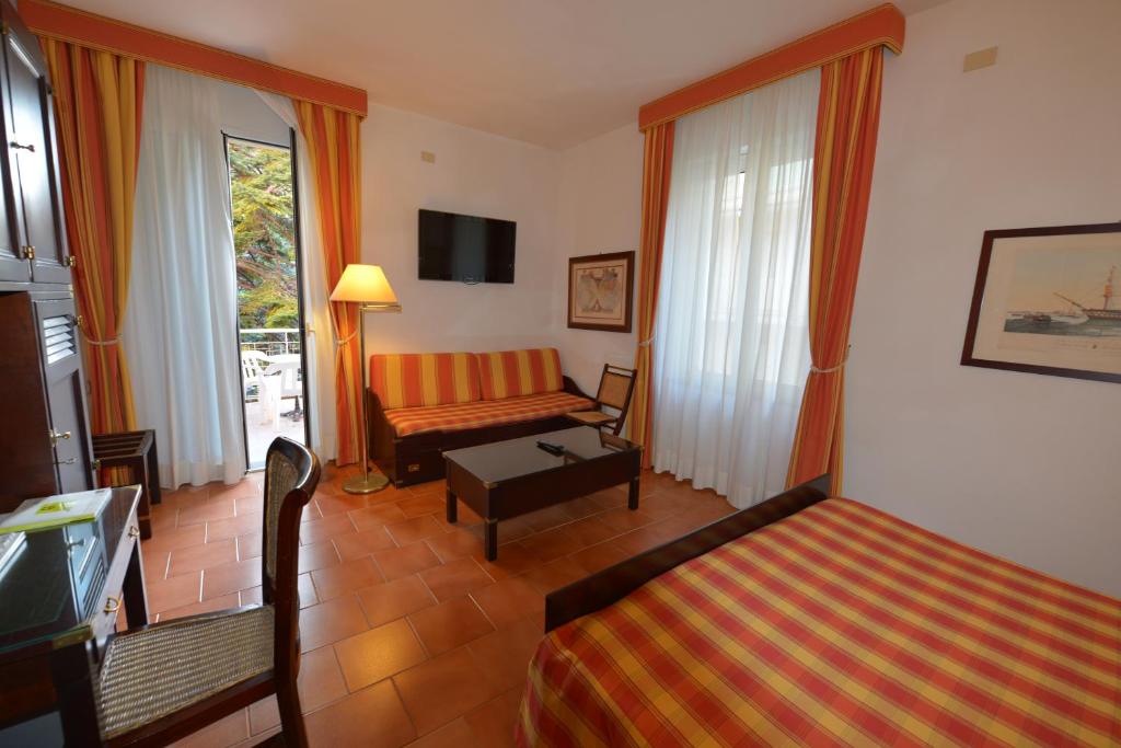 Hotel Clelia - Triple Room With Balcony