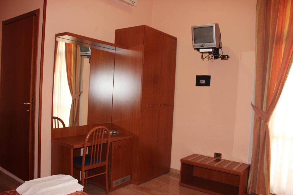 TV a/nebo společenská místnost v ubytování Hotel Aristotele