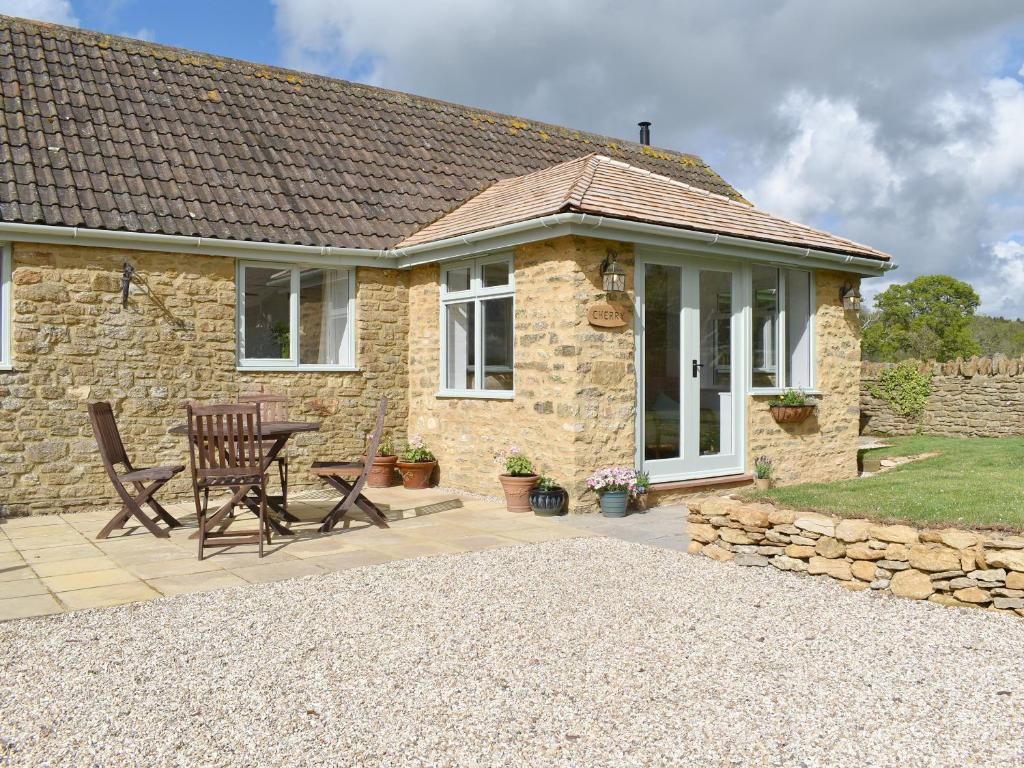 a stone house with two chairs and a table at Cherry Cottage - Ukc3990 in South Perrott