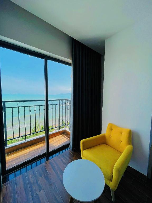 Phòng Deluxe 3 Người Nhìn Ra Biển