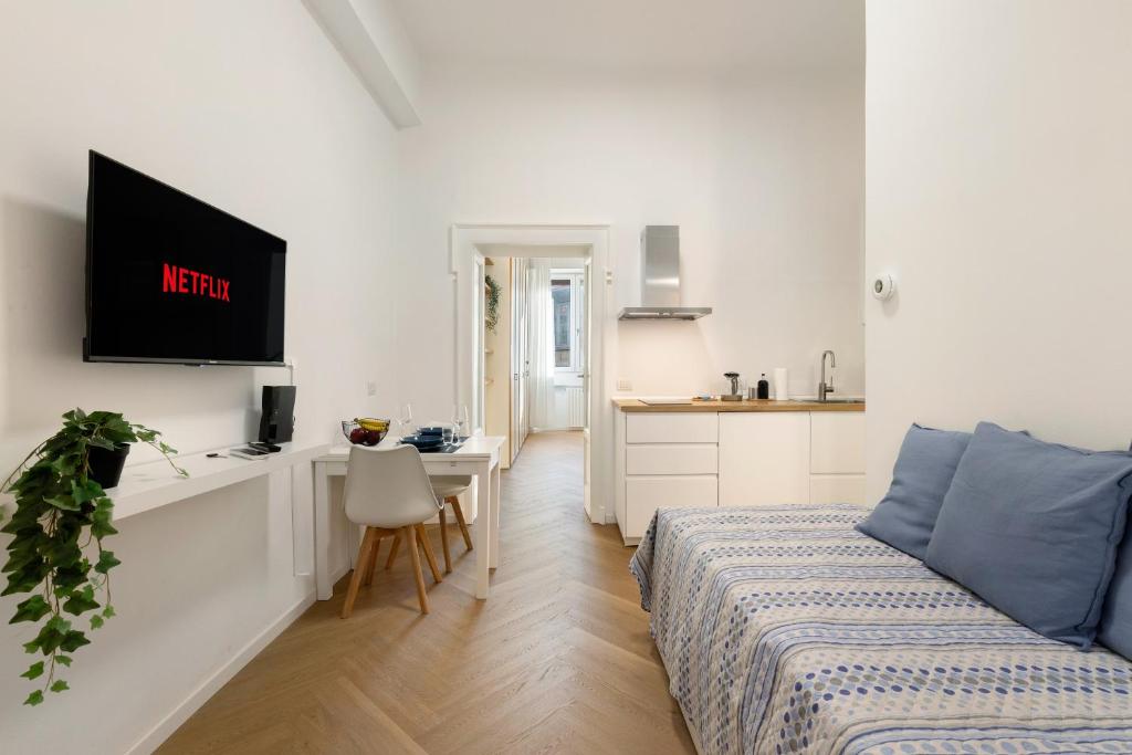Isola Bloom - Stylish Design Flat