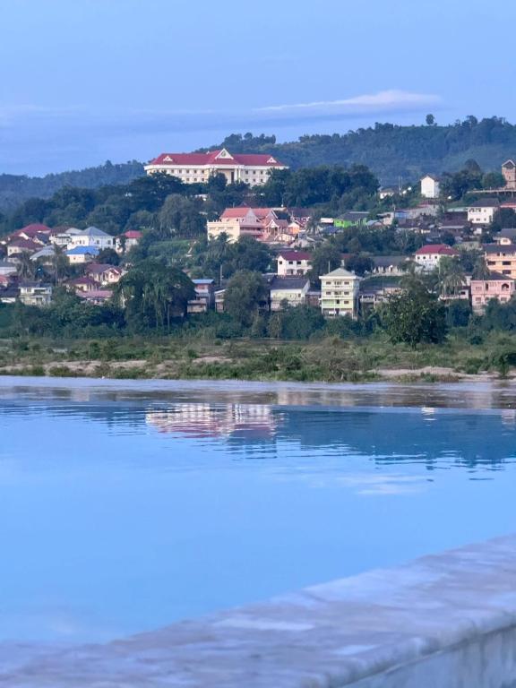 Chiangkhong Teak Garden Riverfront Hotel