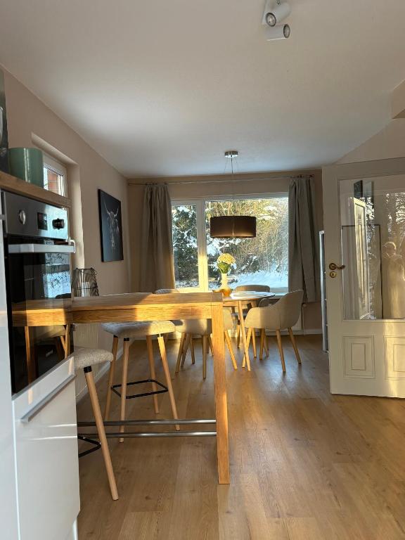 a kitchen and dining room with a wooden table and chairs at Kutscherhaus in Uelzen