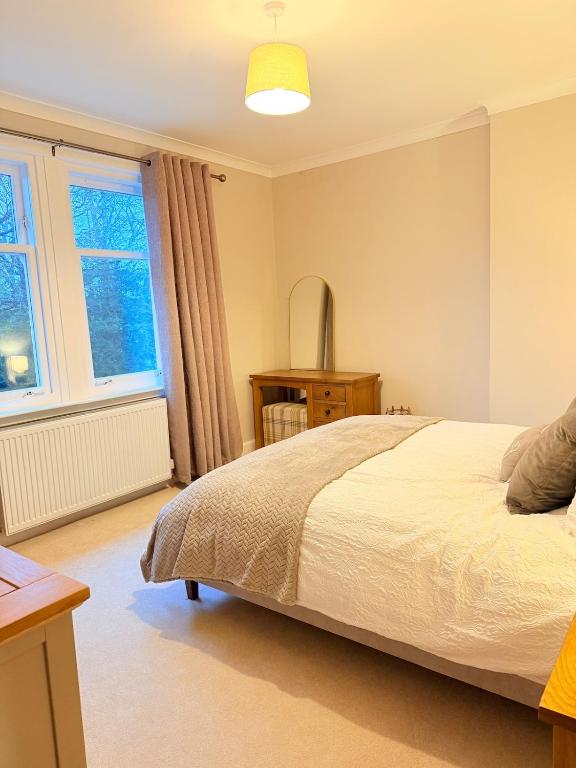 Bright and spacious 2 bedroom flat 7
