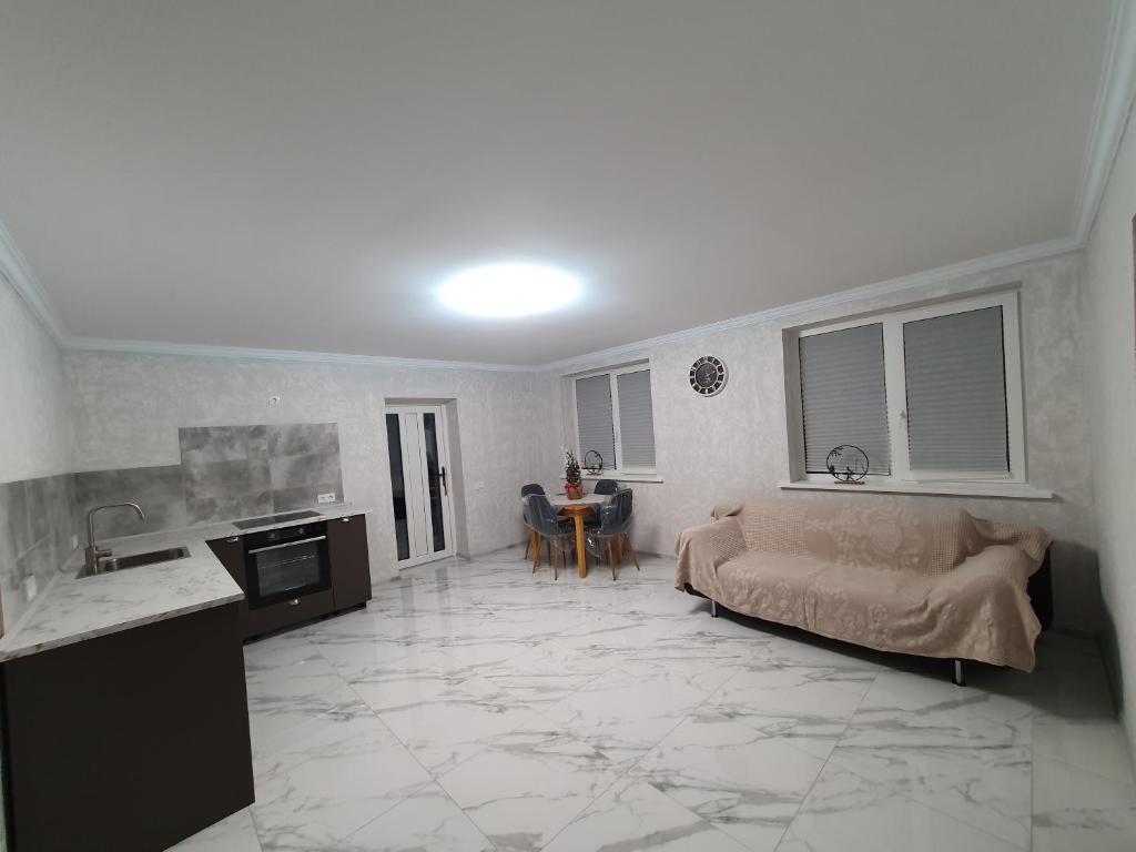 a large living room with a couch and a table at Ferienwohnung Clausthal in Clausthal-Zellerfeld