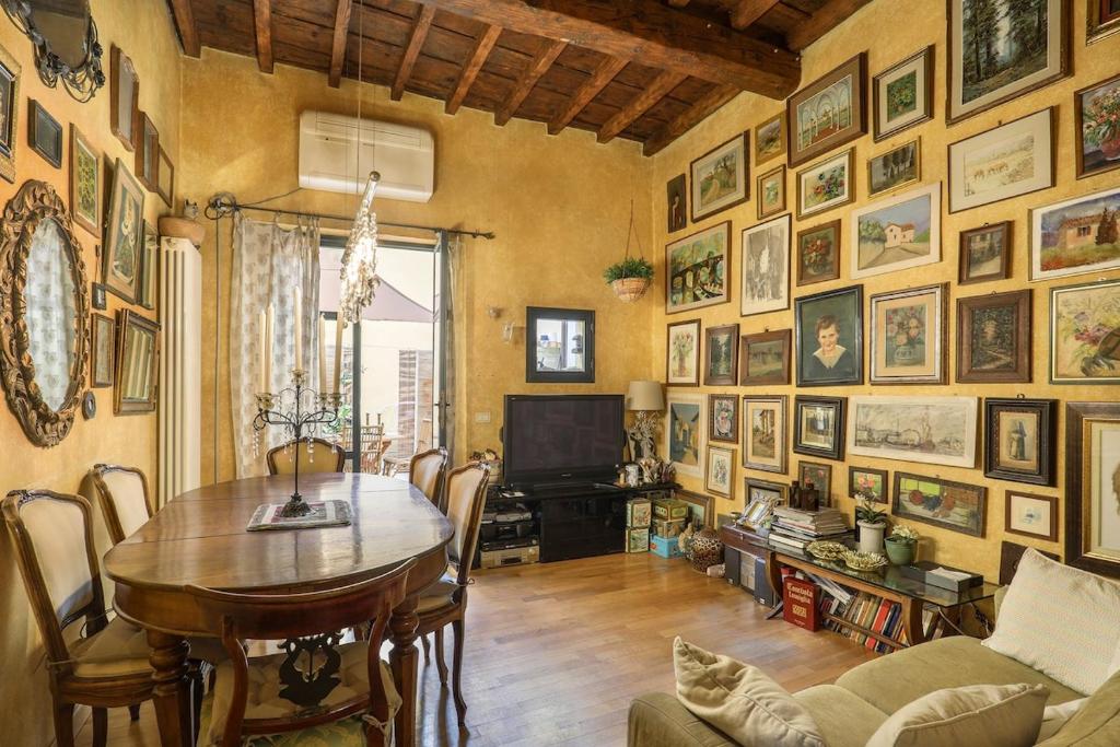 Characteristic apartment with Terrace in Florence