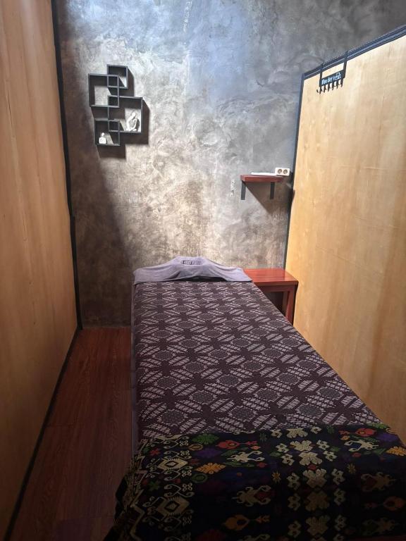 a bedroom with a bed in a room at Sony massage in Gili Trawangan