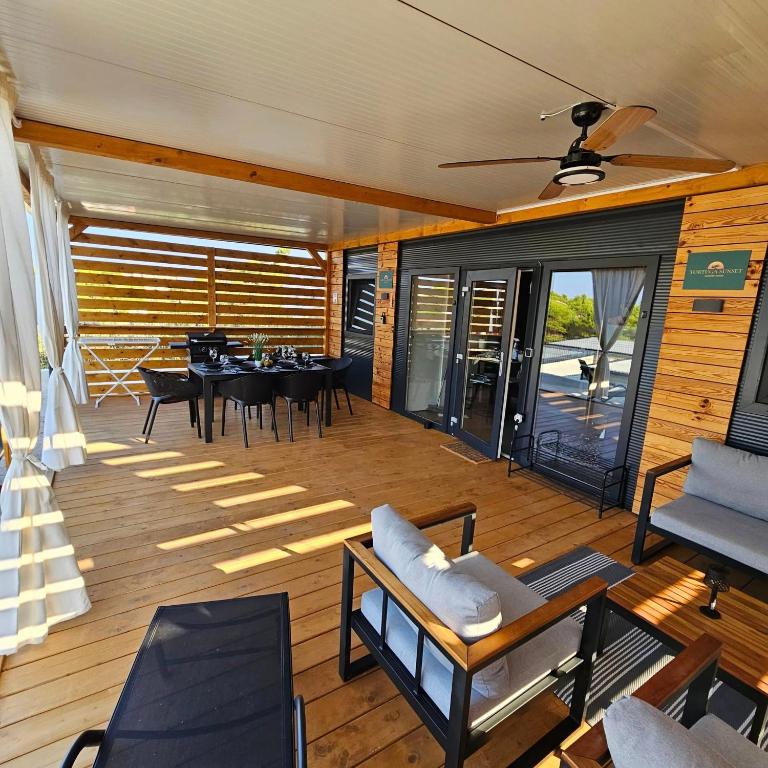 a screened in porch with a table and chairs at Mobile home Tortuga in Drage