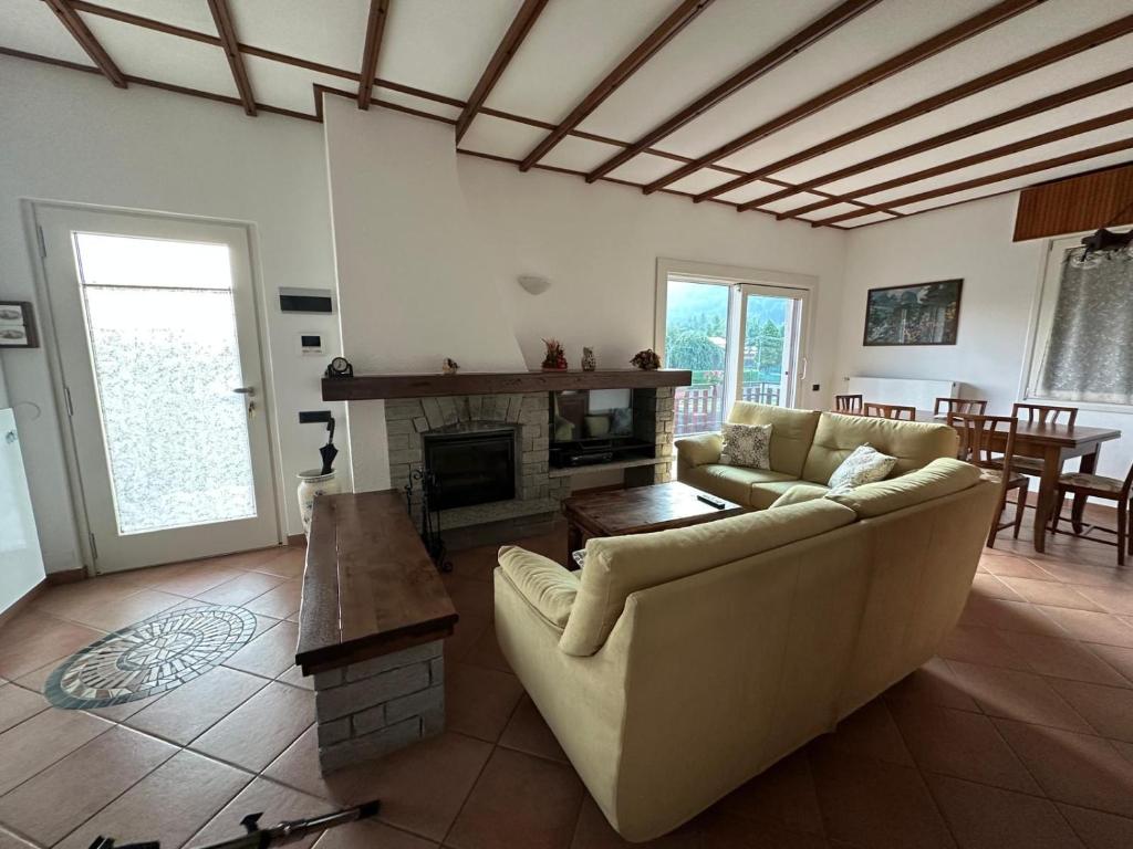 a living room with a couch and a fireplace at Casa Gioia in Besano