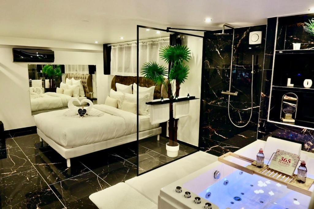 a bedroom with a bed and a shower and a tub at Escale 53 A 5 min aéroport Orly in Athis-Mons