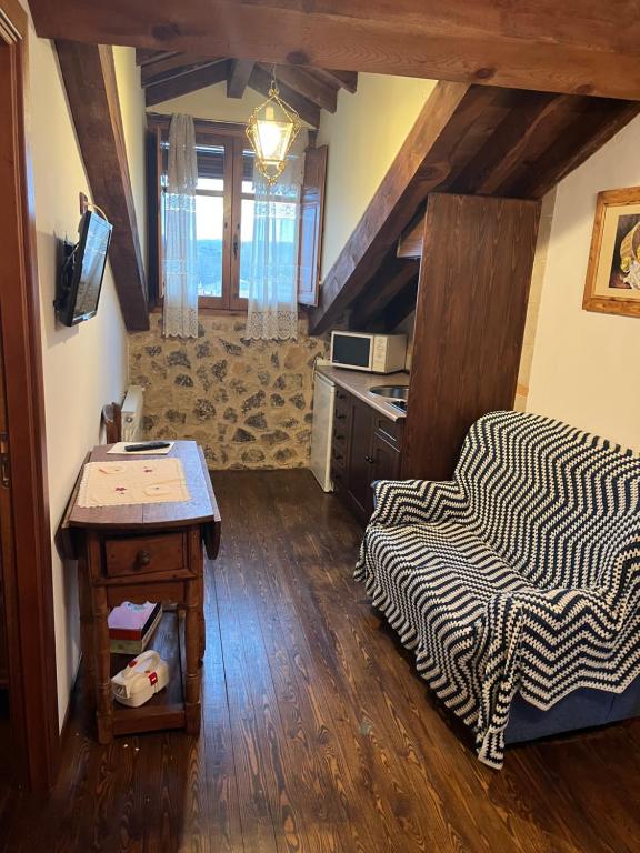 a room with a bed and a table in a room at Casa del Herrador II in Carrascal del Río