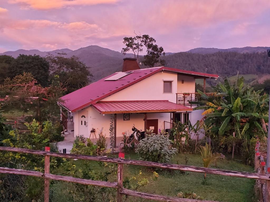 a white house with a fence in front of it at Apartamento los 3B in Manabao