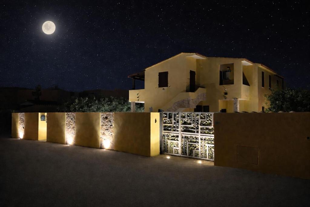 a house at night with the moon in the sky at Villaluciana Solanas in Solanas