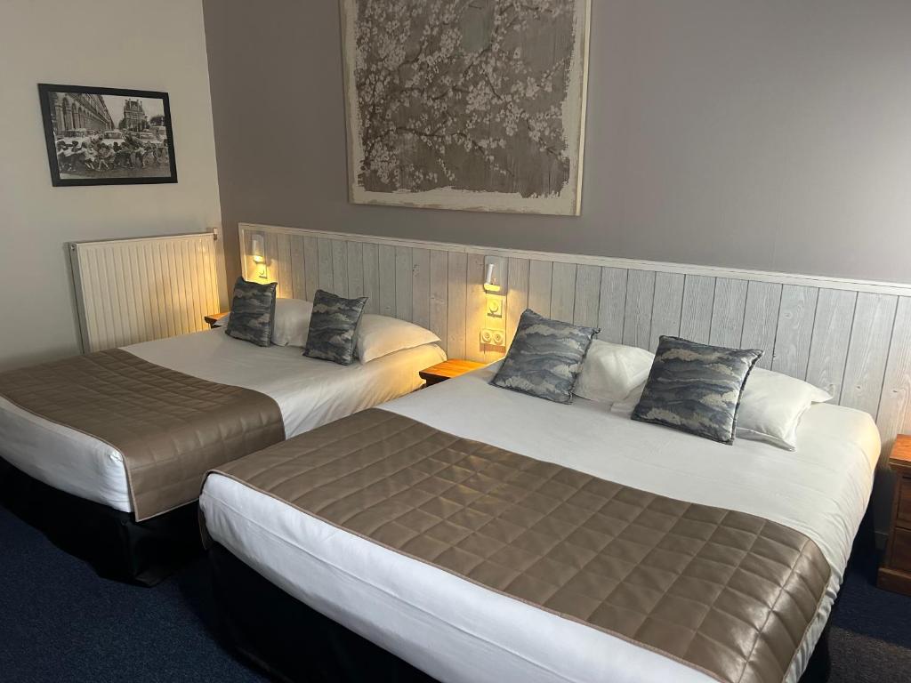 France Hôtel - Family Room With Private Bathroom