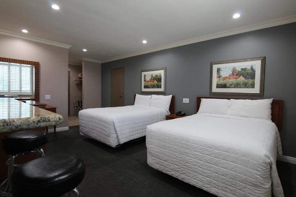 a hotel room with two beds and a bar at Dunes Inn - Wilshire in Los Angeles